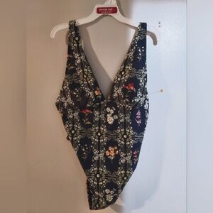 Really cute woman's one piece bathing suit size small NWOT